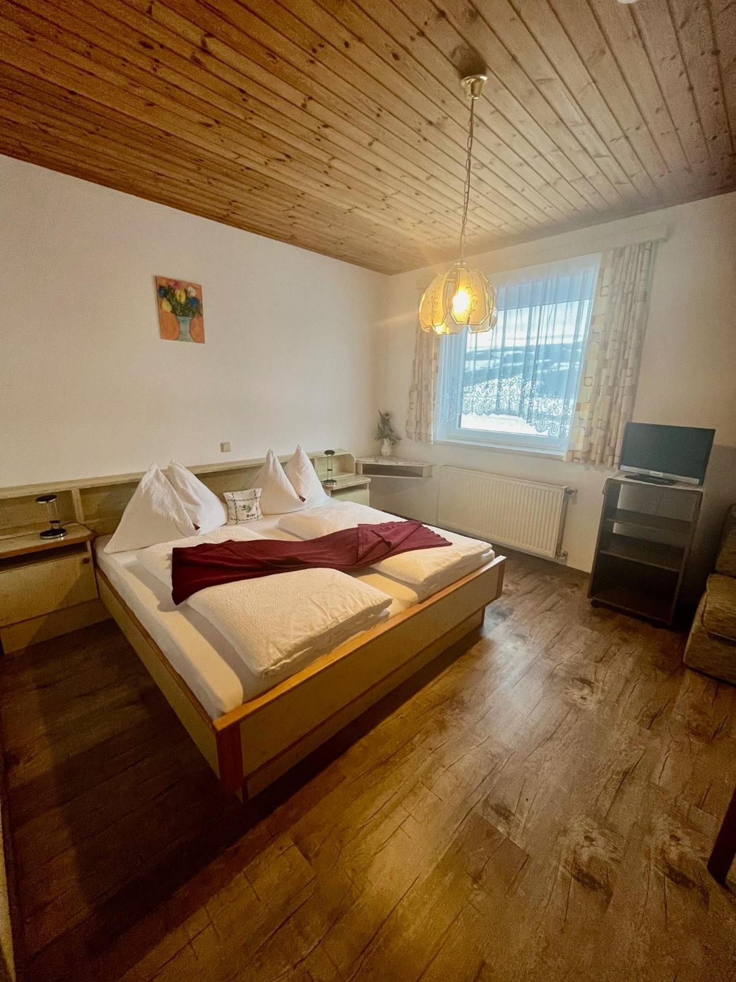 Hotel Gasthof Zur Linde Mariahof Dış mekan fotoğraf